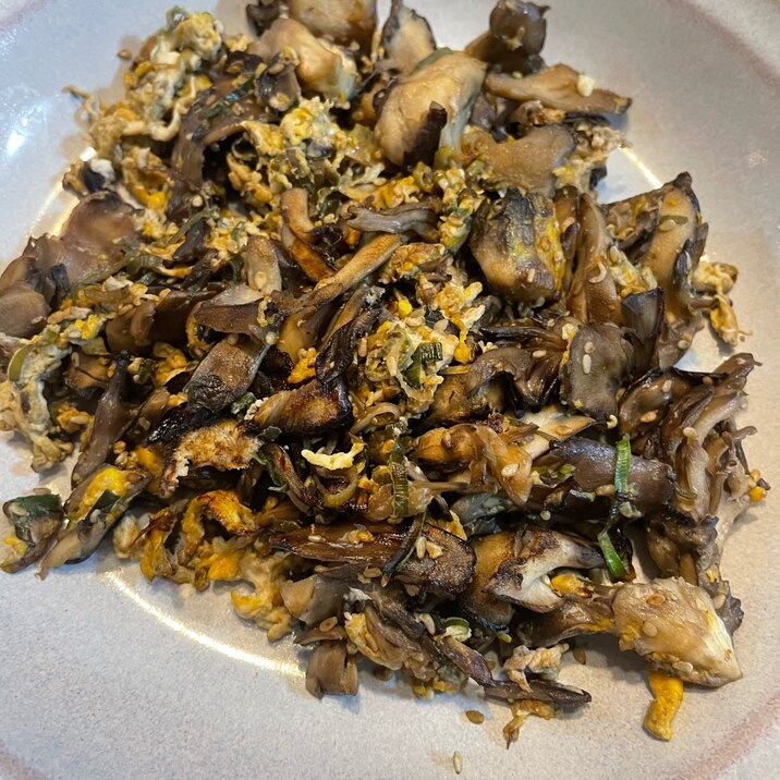 舞茸と卵のバターポン酢炒め